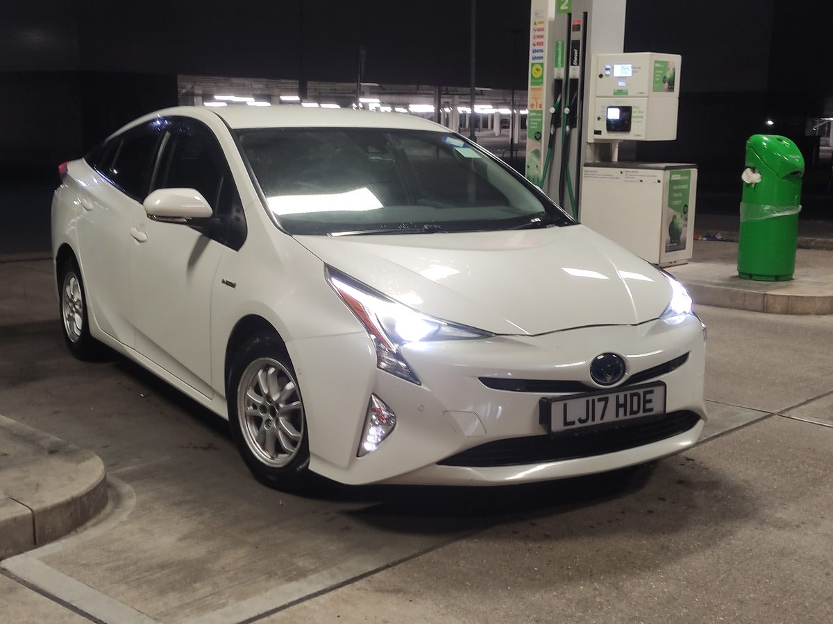 Toyota Prius — Hybrid Saloon