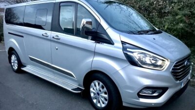 8-seater minibus for Heathrow and Gatwick transfers, exterior view 1