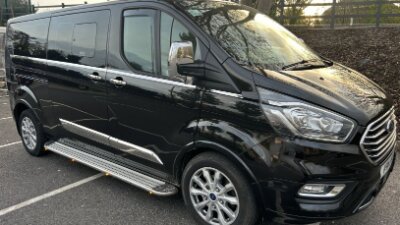 8-seater minibus for Heathrow and Gatwick transfers, exterior view 2
